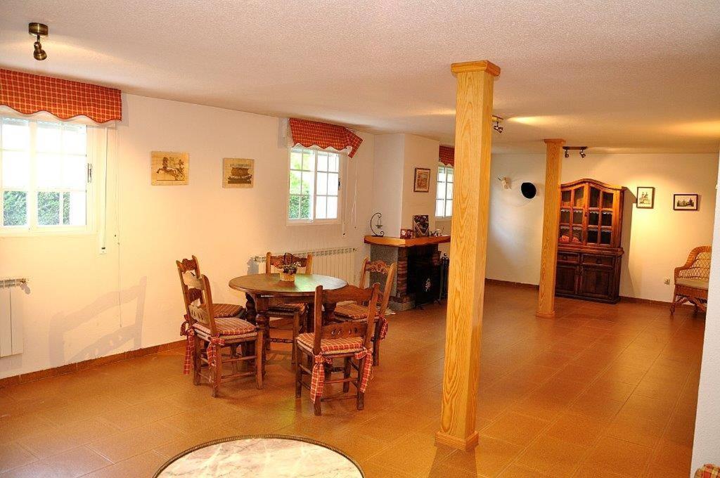 הוילה בסריל דה לה סיירה Casa Bellavista Becerril מראה חיצוני תמונה